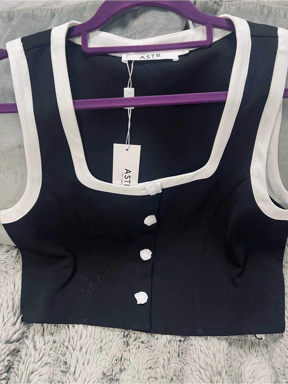 NWT ASTR the Label Black & Ivory Contrast Sleeveless Button Front Top